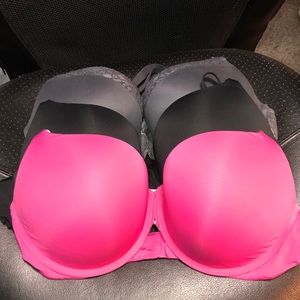 GENTLY USED VS bra pck worn 2 times each, washed.